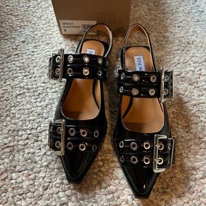 Brand New Steve Madden Graya Black Patent Flats with Buckle Detail size women 8.